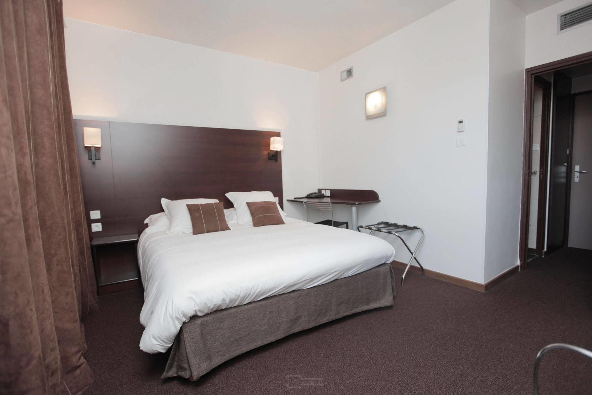 Le Mokca Hotel Meylan Bagian luar foto