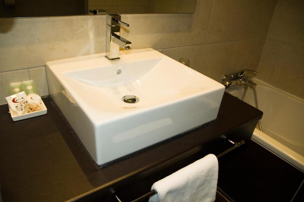 Le Mokca Hotel Meylan Bagian luar foto